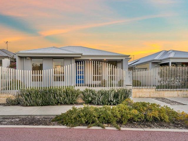 Easy Care Coastal Living Opposite Heath Park!