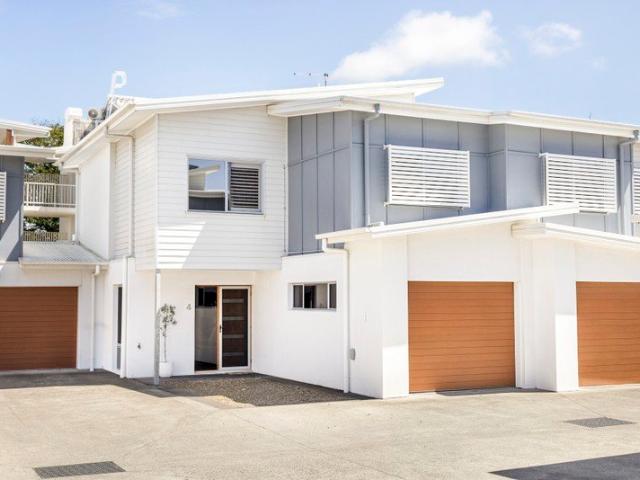 Easy Care Coastal Living With Everyday Convenience