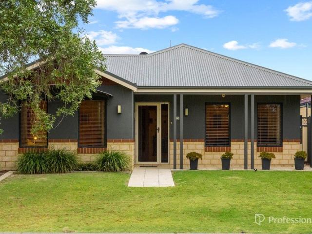EASY CARE COMFORT WITH SPECTACULAR LAKE VIEWS
