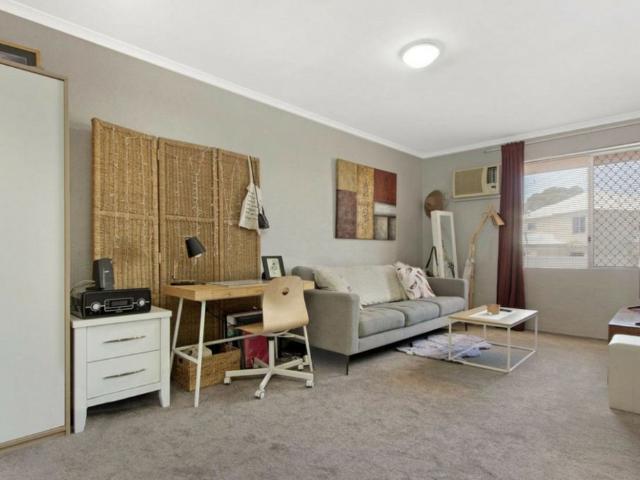 Easy care Apartment Close to Everything!