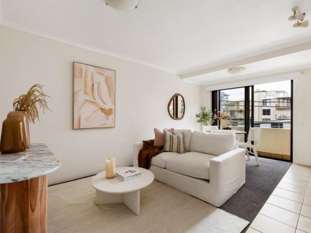 Easy care apartment close to RPA Hospital access via Purkis Street