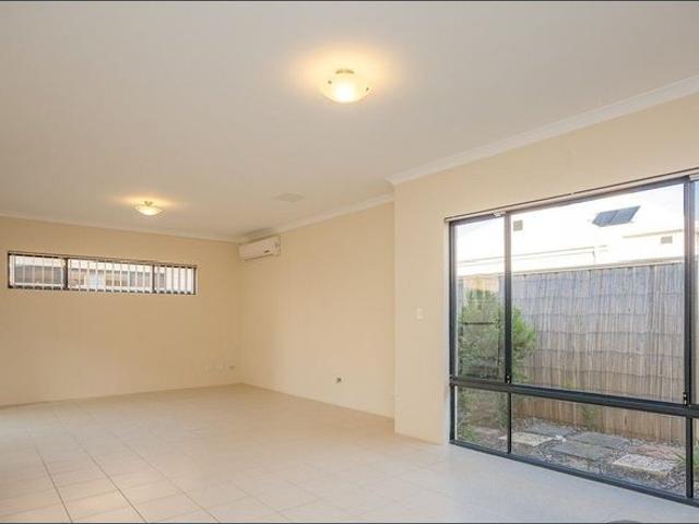 GREAT LOCATION EASY CARE FAMILY HOME NEAR AMENITIES