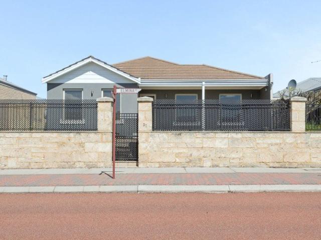 Easy Care Family Living Moments from Ellenbrook's Schools and Shops