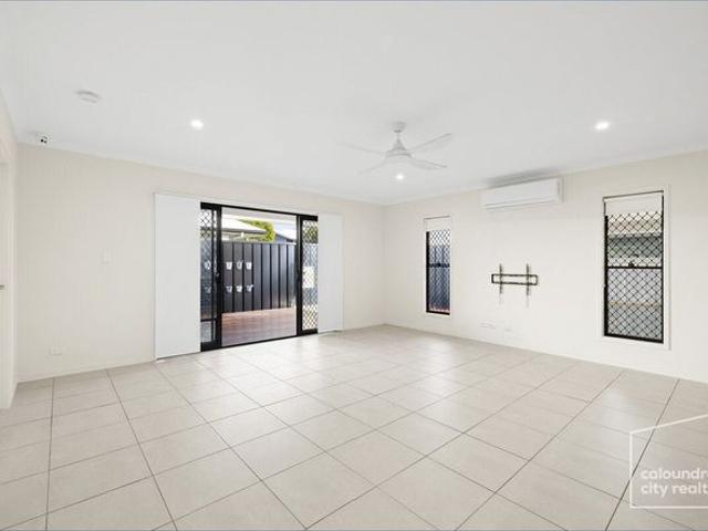 EASY CARE HOME PAIRED WITH SIDE ACCESS + A SPA!