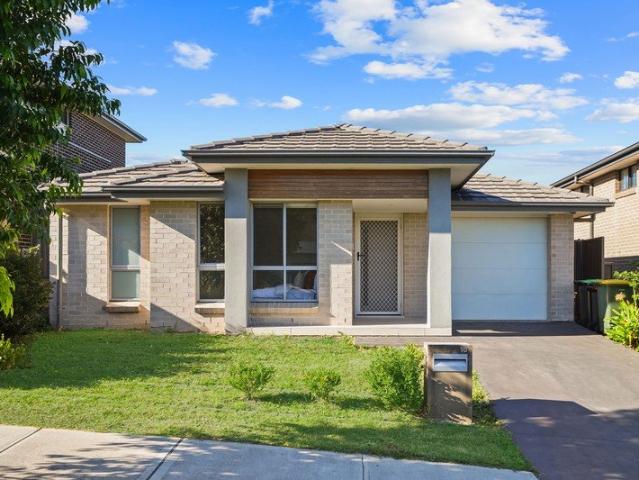 Easy care, Immaculate & Modern Single Level