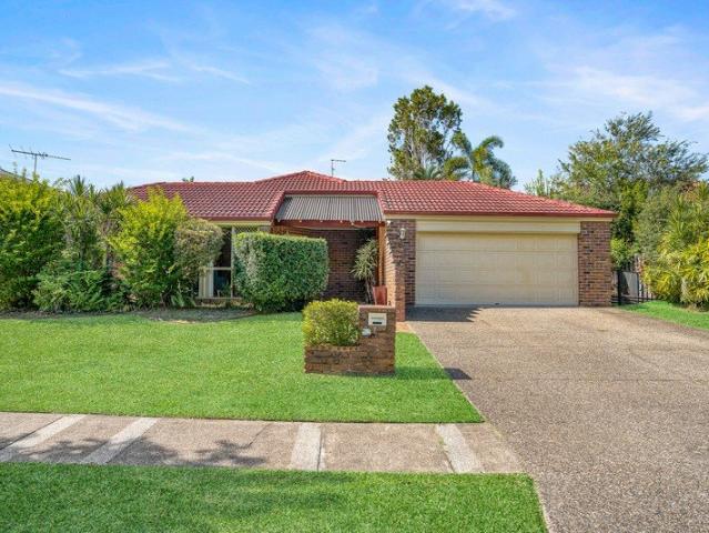Easy Care Lowset Living in a Prime Parkside Position