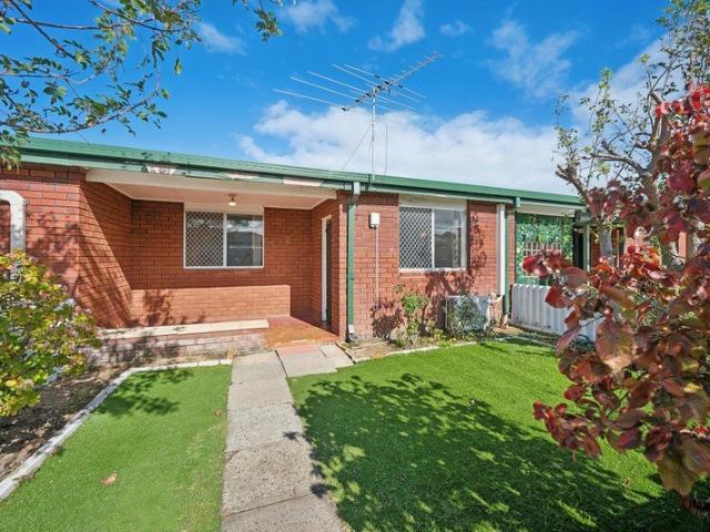 Easy Care Living, Minutes to Shops & Beach, Nest or Invest!