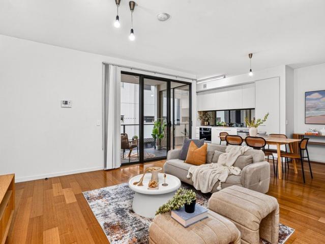 Easy Care Living Near Parks, Cafés & the CBD