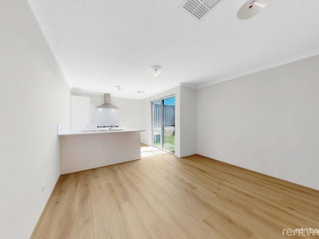 EASY CARE LIVING CLOSE TO PARKS & SHOPS