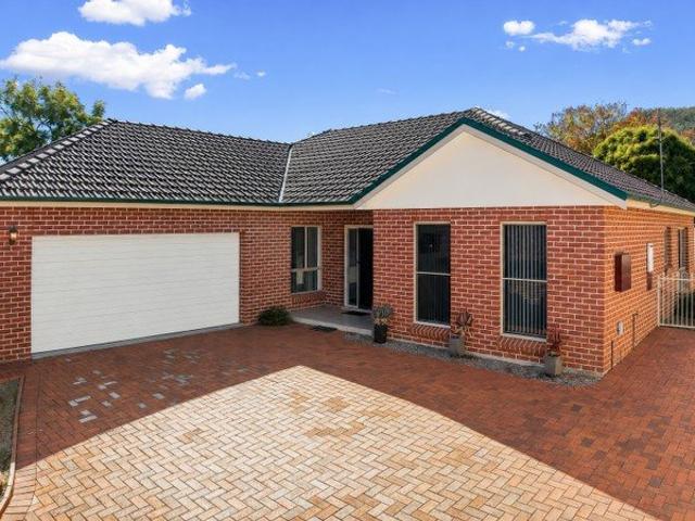 Easy Care Living Close to Town