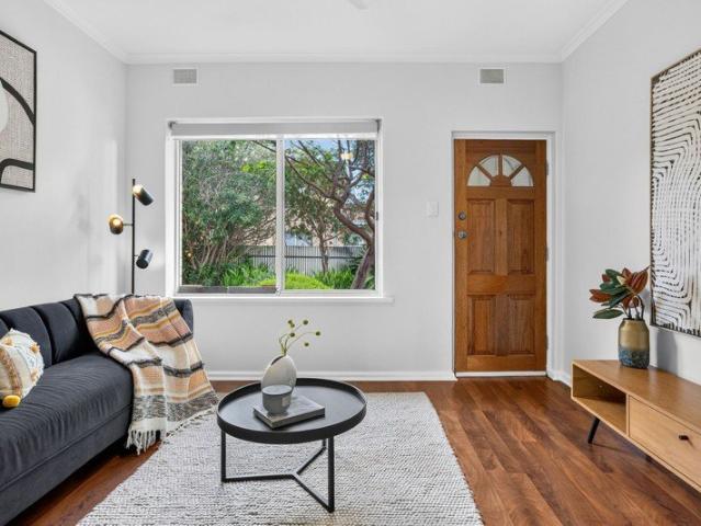 Easy Care Living in a Convenient Mitchell Park Setting