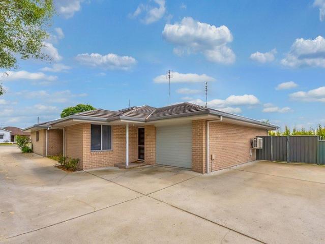 Easy Care Living in a Flood Free South Hill Location
