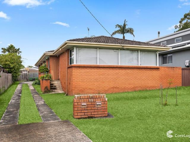 EASY CARE LIVING IN A SOUGHT AFTER OAK FLATS LOCATION