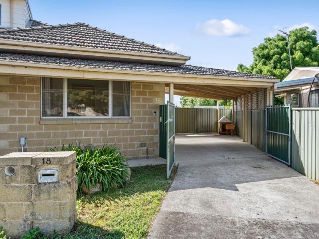Easy Care Living in a Peaceful Court Location