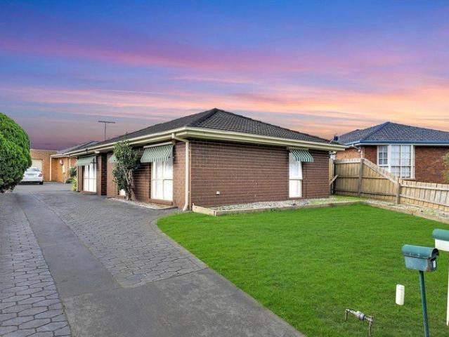 Easy Care Living in a Peaceful Court Setting