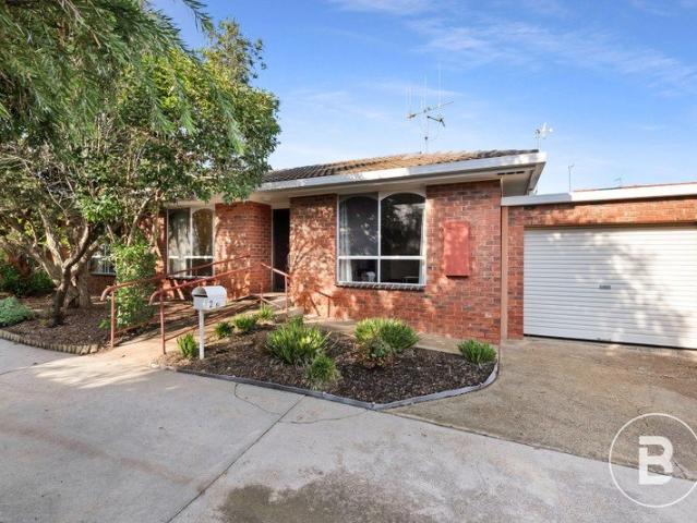EASY CARE LIVING IN A PRIME KENNINGTON LOCATION