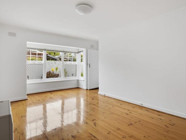 Easy Care Living in Prime Glenelg Location!