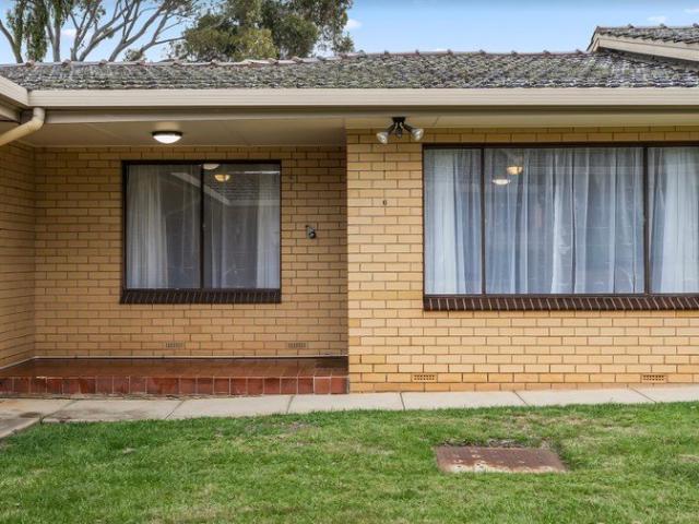 Easy care living in the heart of Blackwood, with everything close at hand