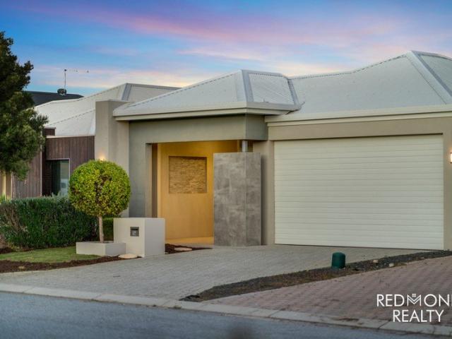 Easy Care Living in the Heart of Catalina Estate!