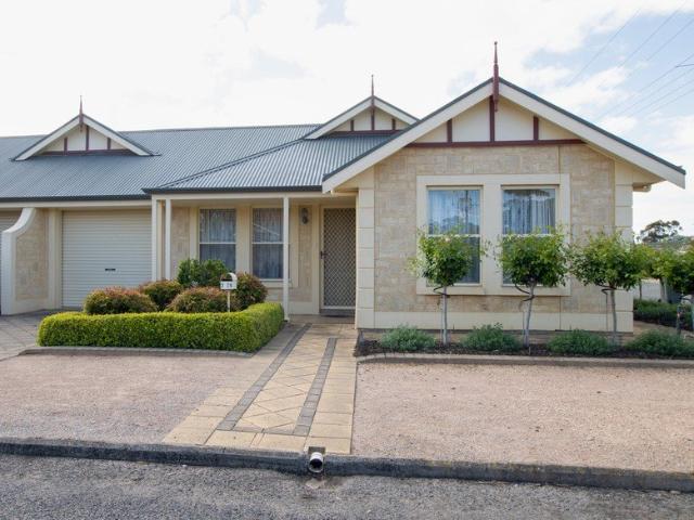 EASY CARE LIVING JUST STEPS FROM KADINA'S CBD!