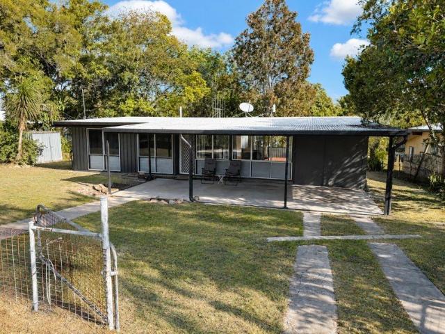 Easy Care Living with Space, Sheds & Country Charm!