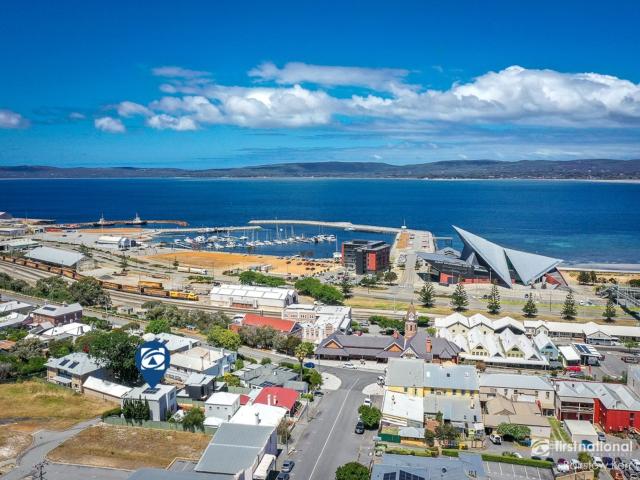 Easy care living with world class views Contemporary City Living