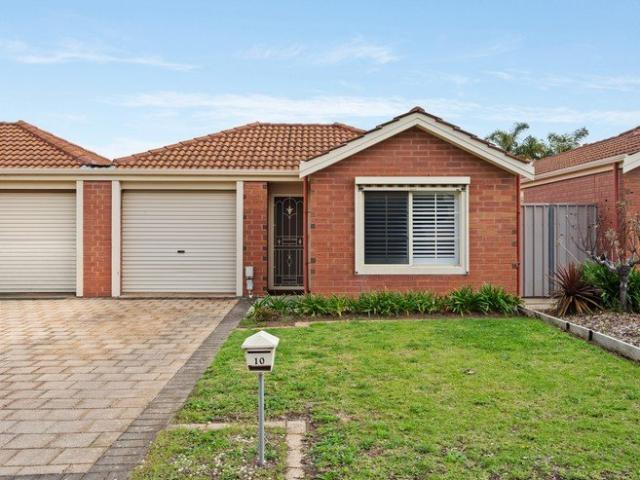 Easy Care Living with the Coast Close By