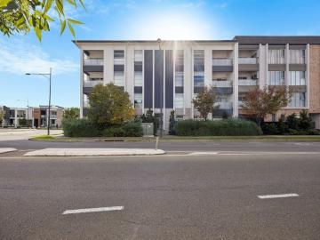 Easy Care Lifestyle in the Vibrant Heart of Lightsview!