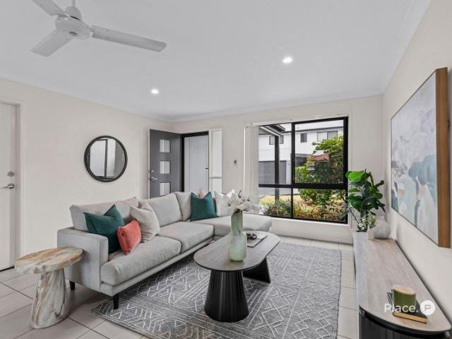 EASY CARE MODERN LIVING IN BRIDGEMAN DOWNS PARKSIDE POCKET