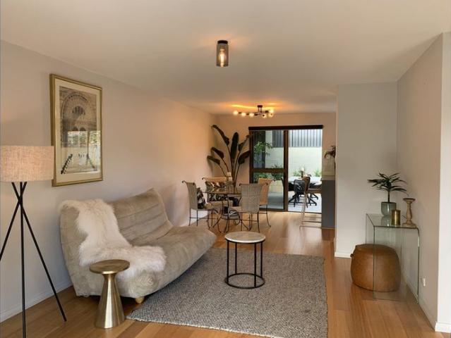 Easy Care Renovated Townhouse