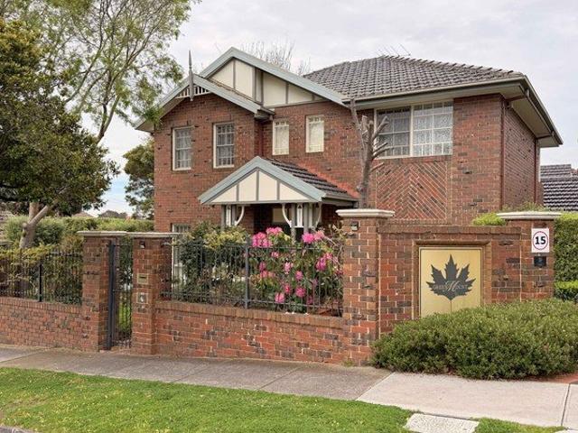 Easy care Residence with House Style Family Space