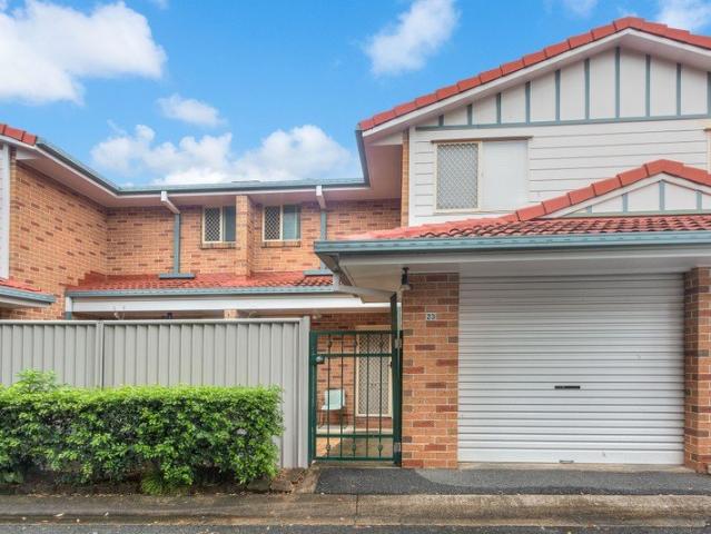 Easy Care Townhouse Living in a Convenient Banora Point Location