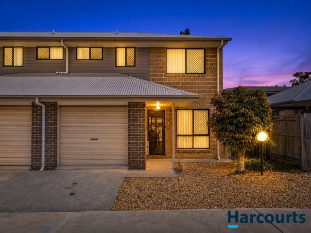 Easy Care Townhouse Living in a Convenient Doolandella Pocket