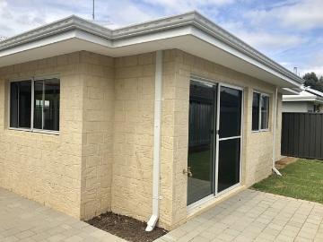 EASY CARE UNIT GREAT LOCATION