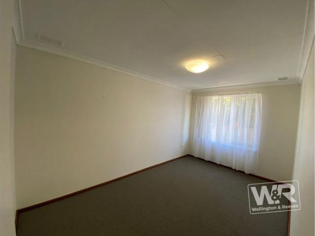 EASY CARE UNIT IN CENTRAL LOCATION