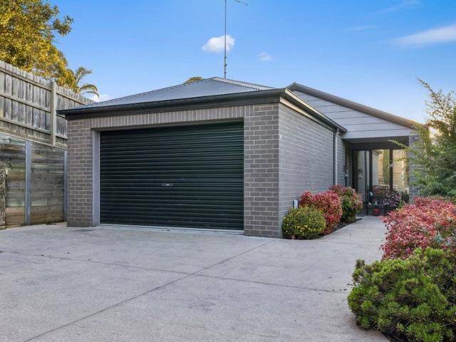 Easy Care Unit in Convenient Location