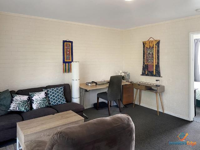 Easy Care Unit In Perfect Location