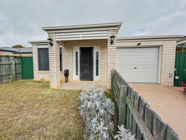 Easy Care Unit Living in Quiet Newtown