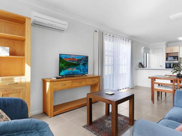 Easy Care Unit Living in Quiet Newtown