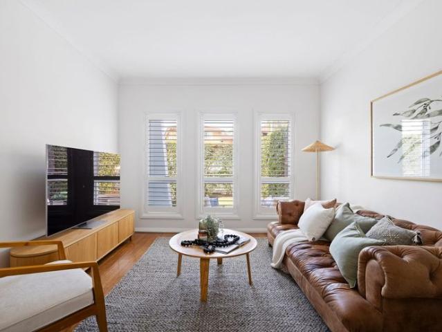 Easy coastal living close to Freshwater Village and Queenscliff Beach Fully Furnished 6 month lease