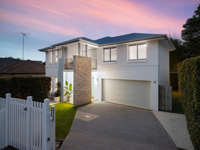 Easy coastal living close to Freshwater Village and Queenscliff Beach Fully Furnished 6 month lease