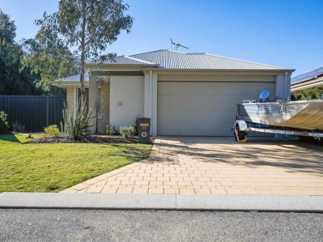 Easy Coastal Living, Established Surrounds, Move In Ready