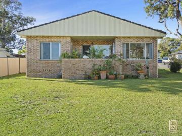 Easy Coastal Living in a Quiet, Convenient Location