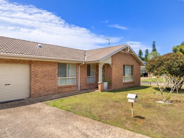 Easy Coastal Living in a Quiet Fingal Bay Setting