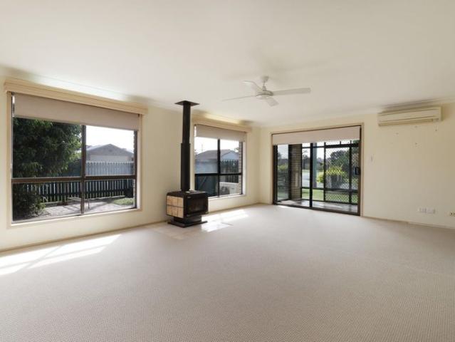 EASY COASTAL LIVING IN GOLDEN BEACH