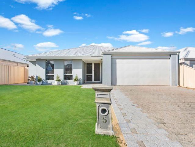 Easy coastal living in the heart of Madora Bay