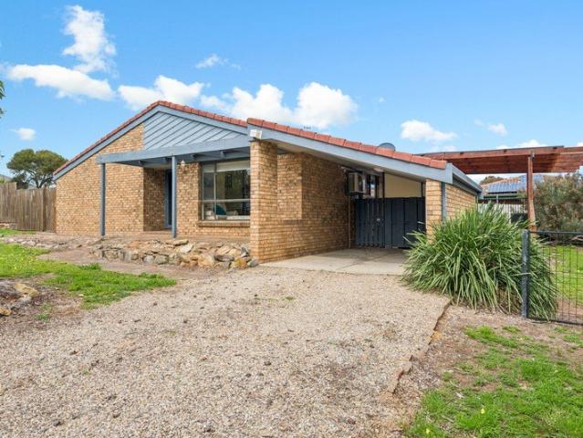 Easy Coastal Living in the Heart of Normanville