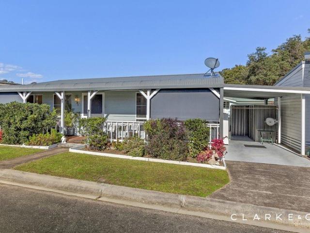 EASY COASTAL LIVING JUST MOMENTS FROM REDHEAD BEACH!