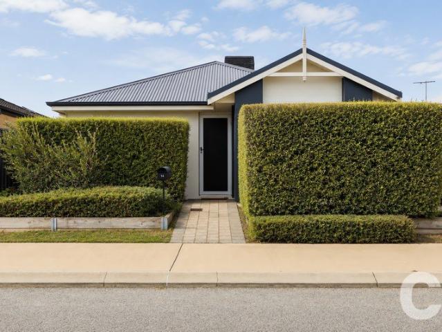 Easy Coastal Living, Just Minutes from the Beach