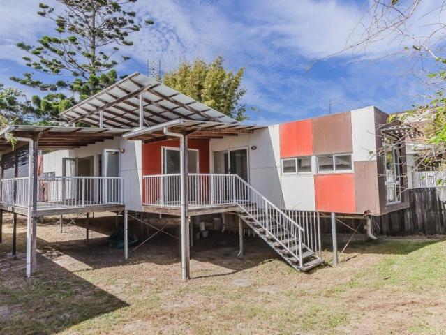 Easy Coastal Living Walk to Beach, Cafes & Shops